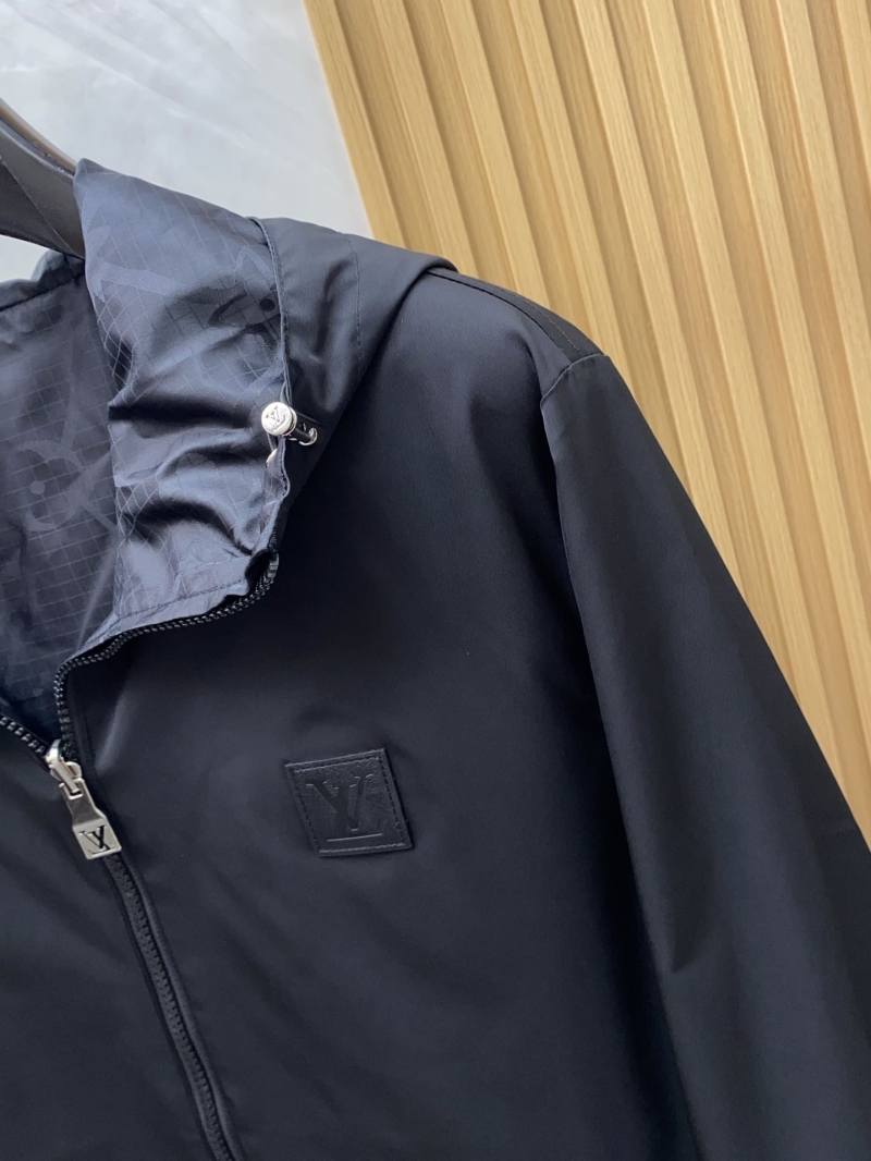 l0vis Vvtt0n outwear